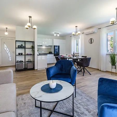 House Gold בית נופש *