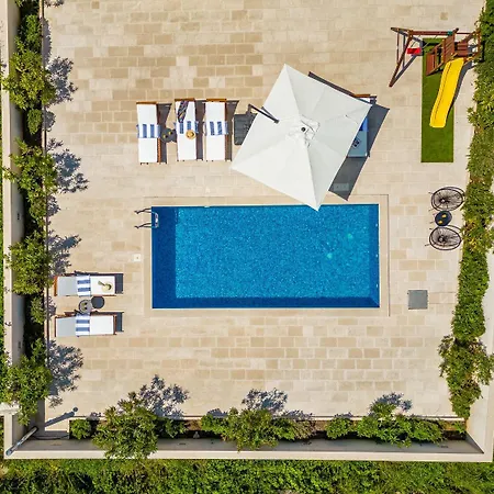 House Gold Nyaraló *