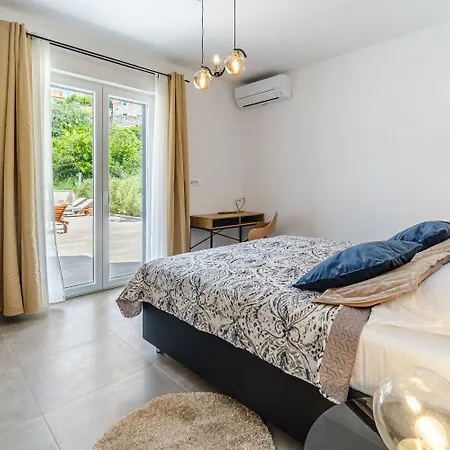 House Gold Nyaraló *