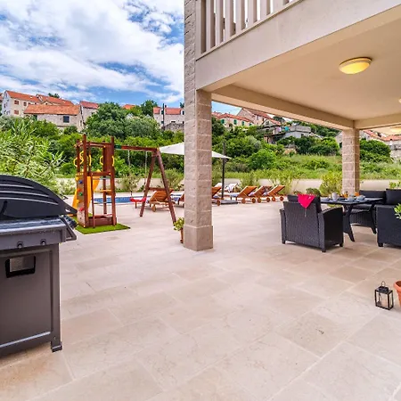 House Gold Nyaraló Splitska