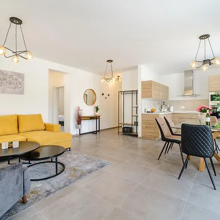 House Gold * Splitska