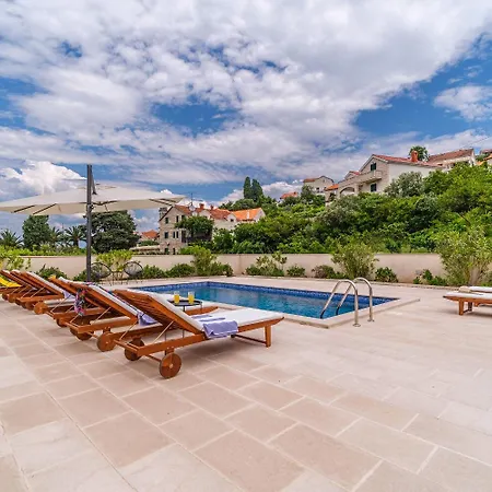 House Gold * Splitska