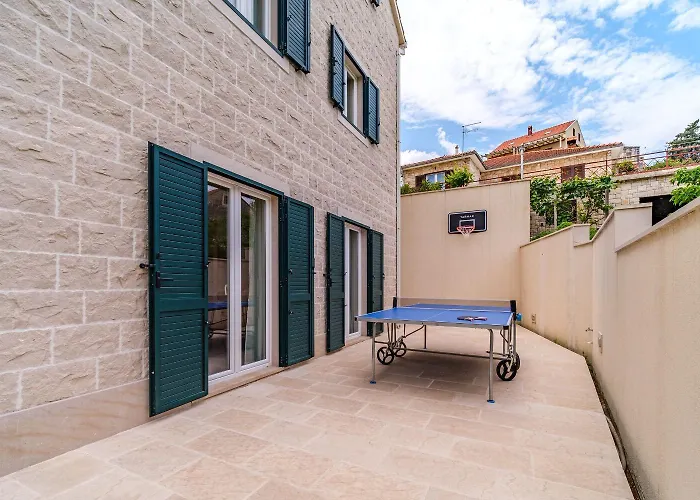 House Gold * Splitska