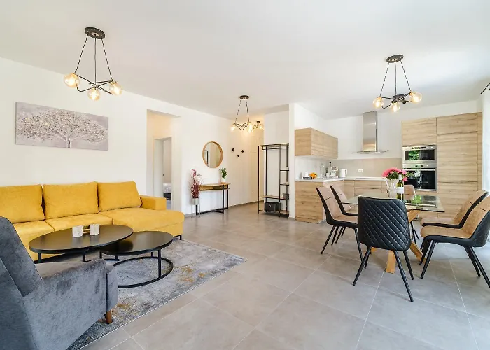 House Gold * Splitska